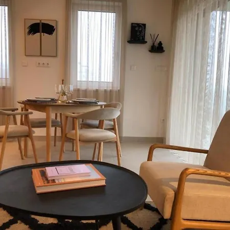 Helikon Apartment *